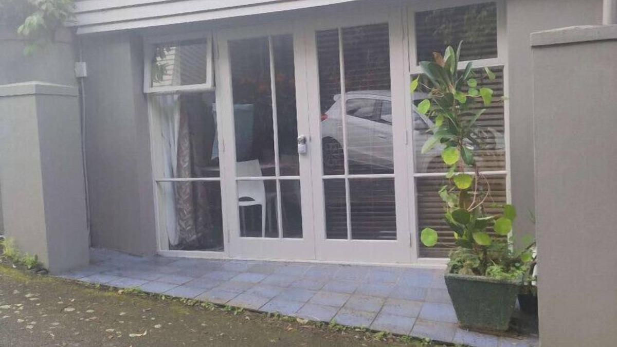 Epsom House | 1 Queen Bed and 1 Sofa Bed, Studio B, 25 Glenfell Place, Epsom, Auckland