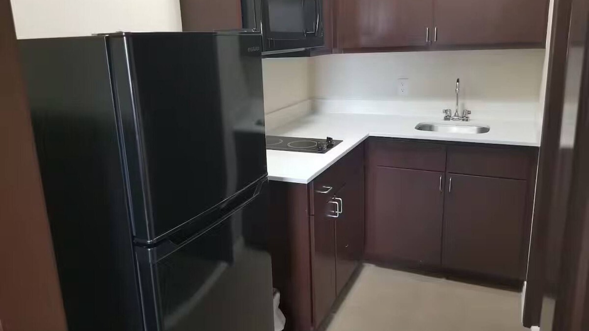 Bay City Hotel | 1 Queen Bed Kitchenette Non-Smoking, Scottish Inns Bay City TX, Free Parking