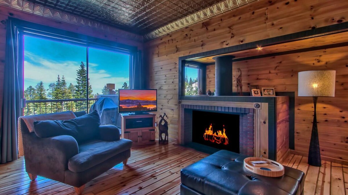 Tahoe Village Condo | #1 SKIERS CHOICE! WALK TO CHAIRLIFT! SLEEPS 6, COZY AND CLEAN, VIEWS!