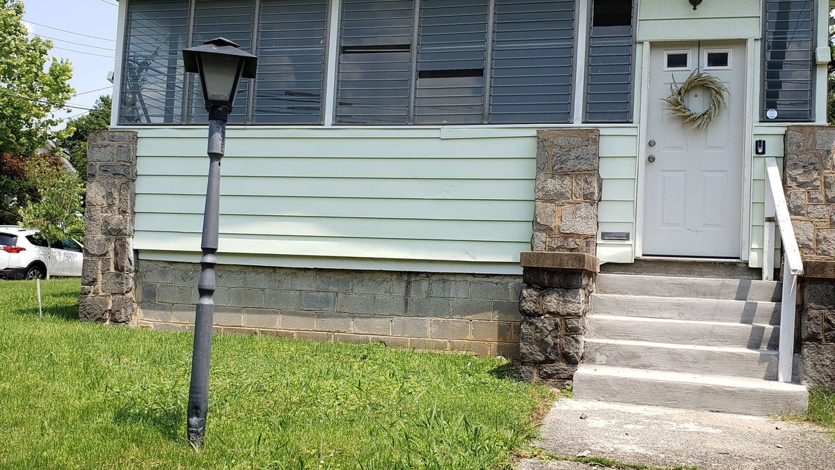 Brookland House | 1 Stop/1 Shop! Large D.C. house-pet friendly/big backyard & parking/near metro