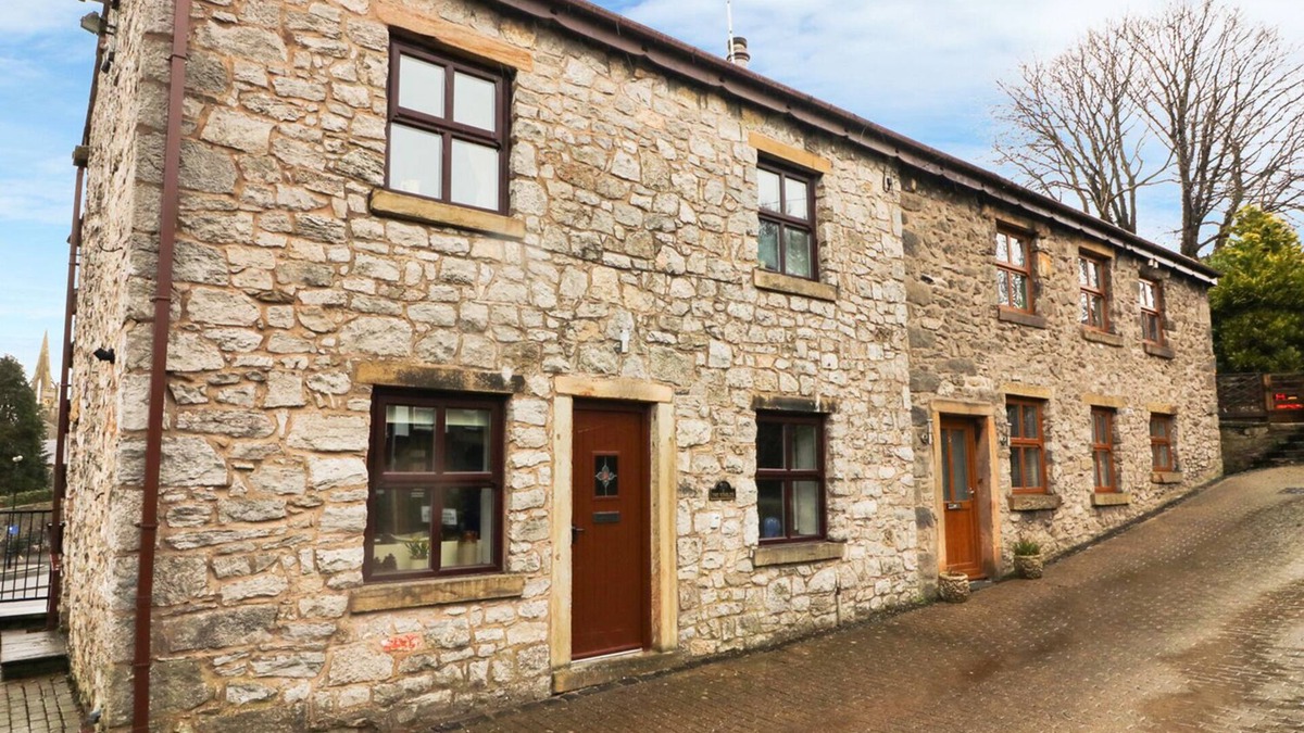 Clitheroe Cottage | 1 THE STABLES in Clitheroe