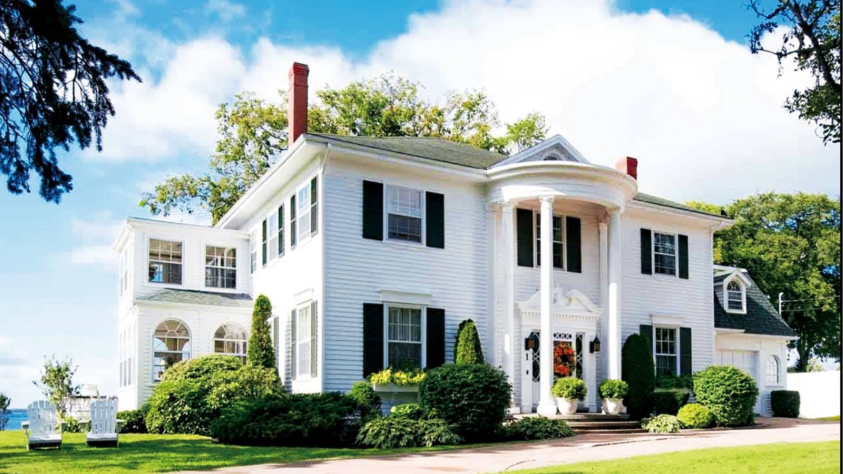 Queens Square Bed & Breakfast | 1 West Inn Waterfront