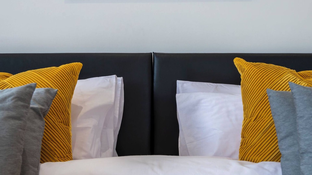 Heston West House | 10%-30%Discount|4BrHs|London|Sleeps7|Free Parking|SuperKingBeds|En-Suite|