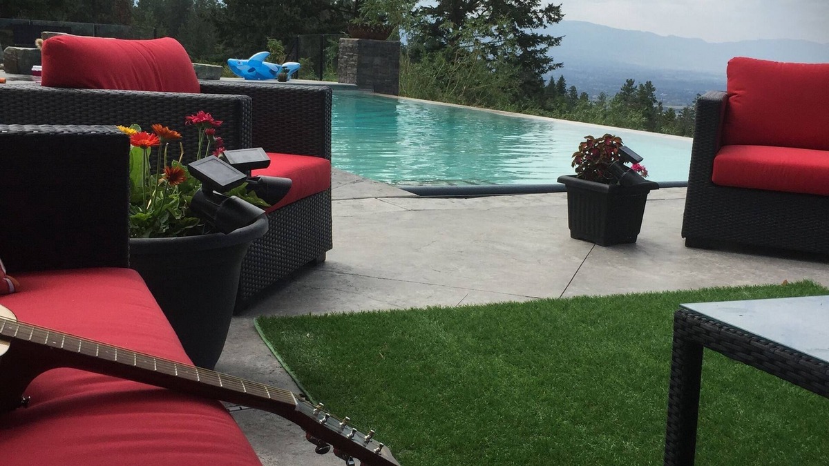 Central Okanagan House | 10 Acre estate with 40 mile views of Kelowna and Lake Country