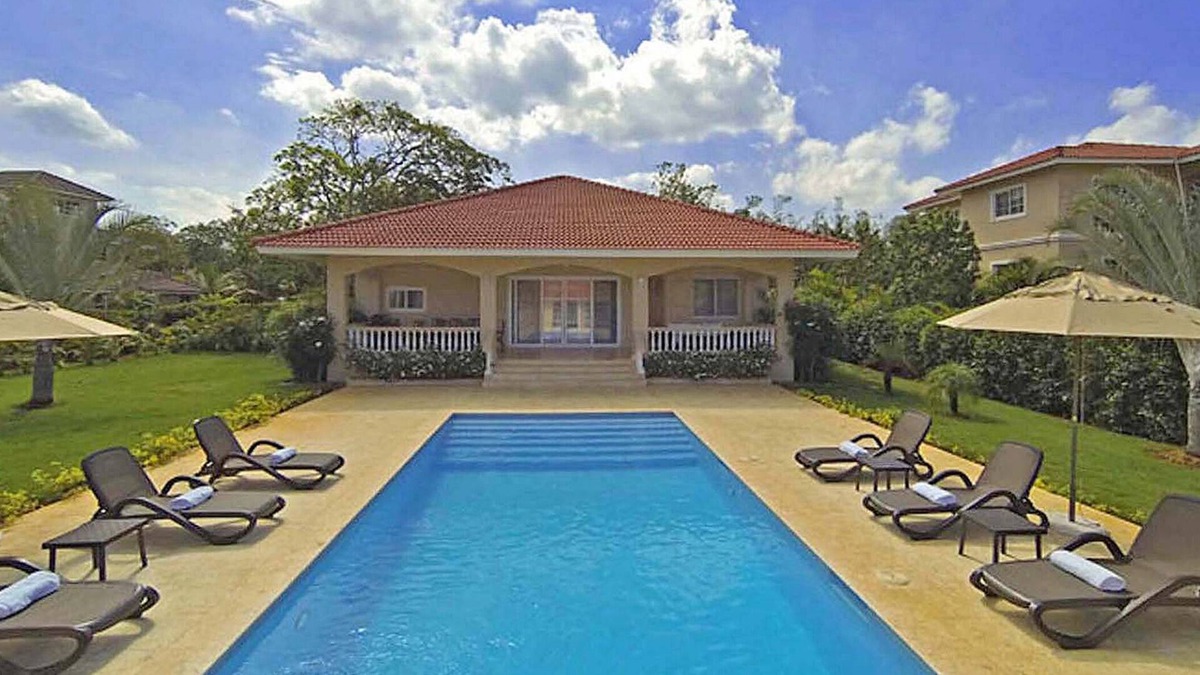 Urbanizacion Tavarez Villa | 10-bedroom, 10-bathroom complex, 2 private pools, BBQ/cable TV/WiFi/AC