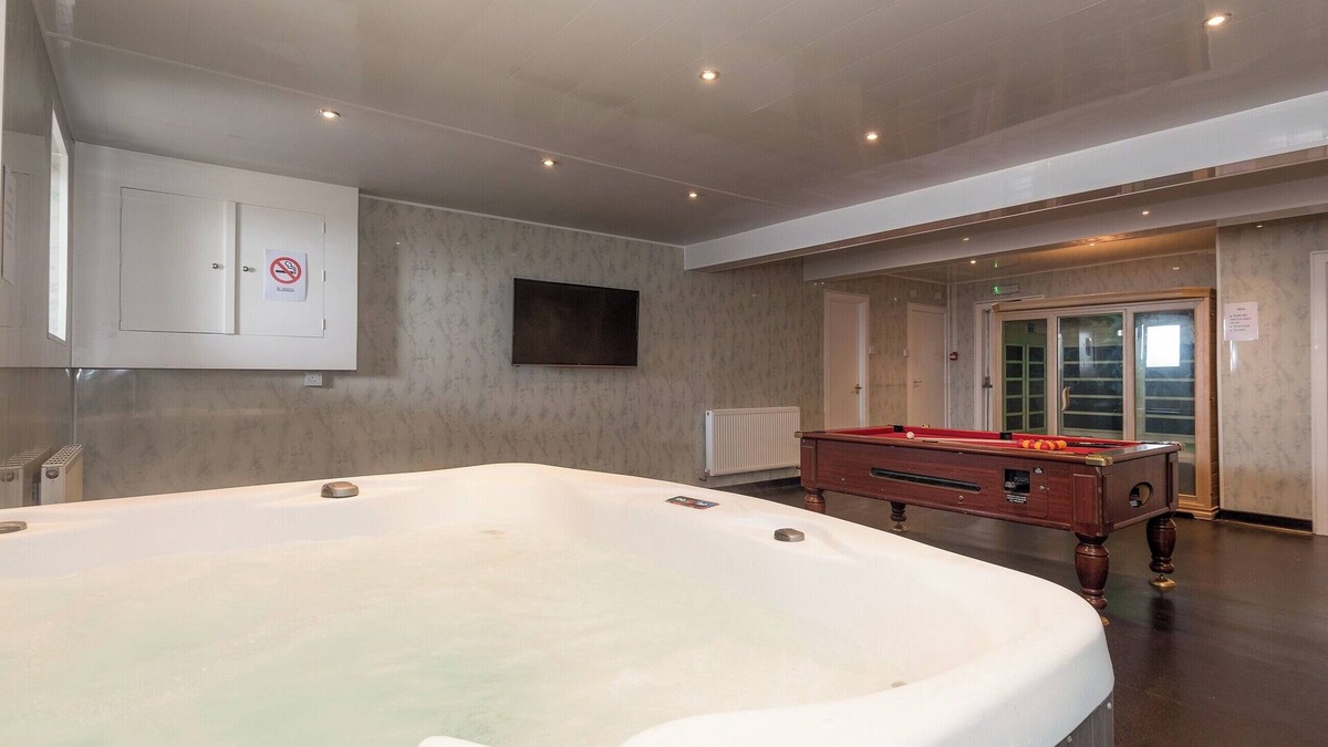 North Shore Cottage | 10 bedroom accommodation in Blackpool