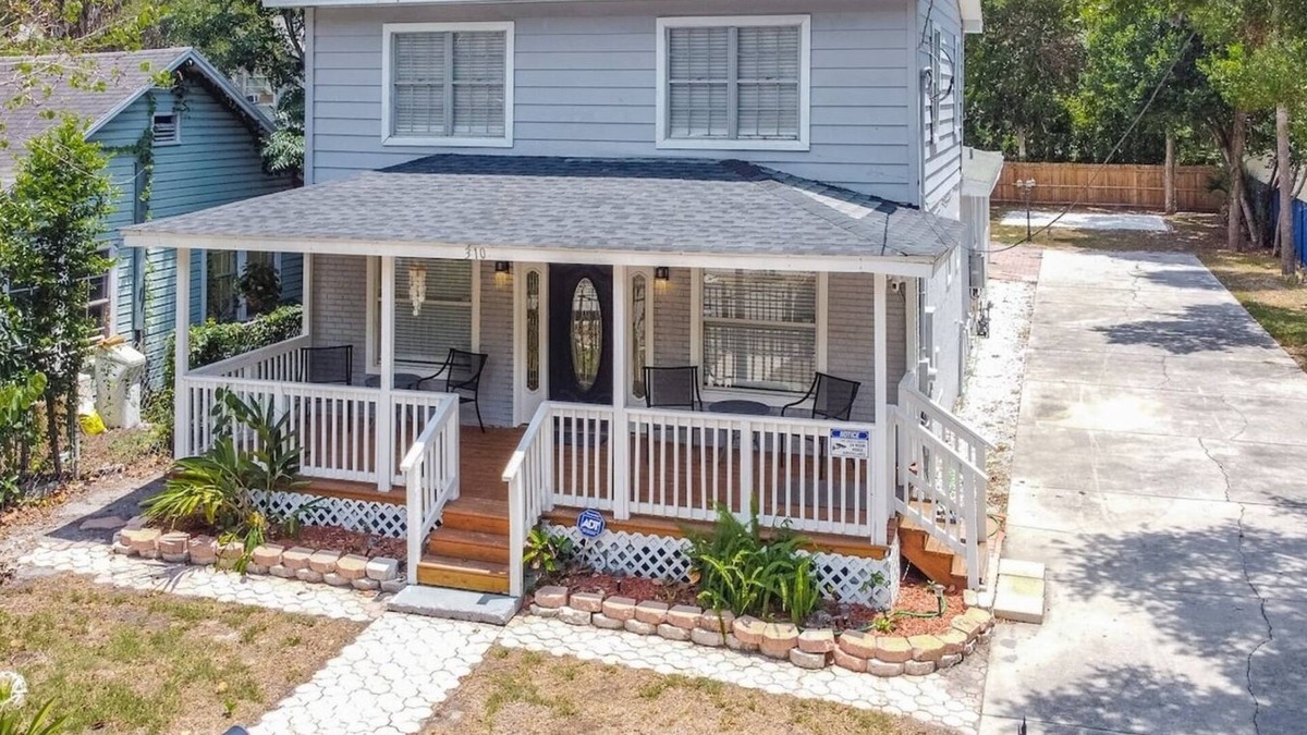 Tampa Heights House | 10 beds! Large home for groups & multiple families! PETS OK!