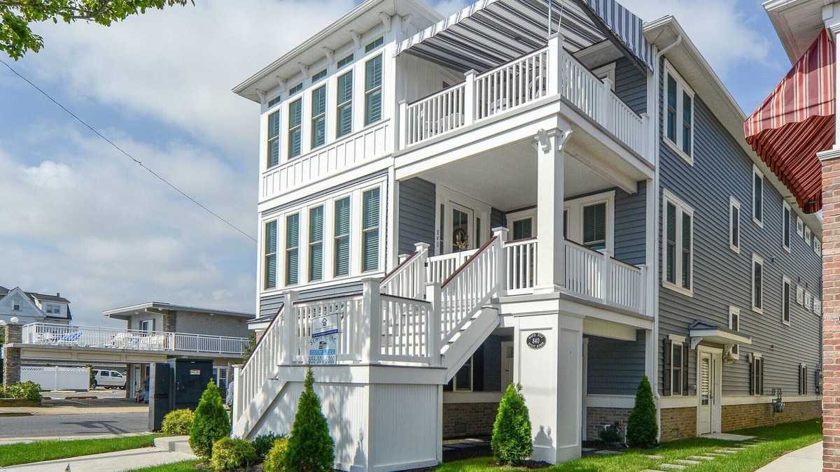North End House | 10 BR/6 BA, Elevator, Wesley Ave, close to everything heart of OCNJ, sleeps 28