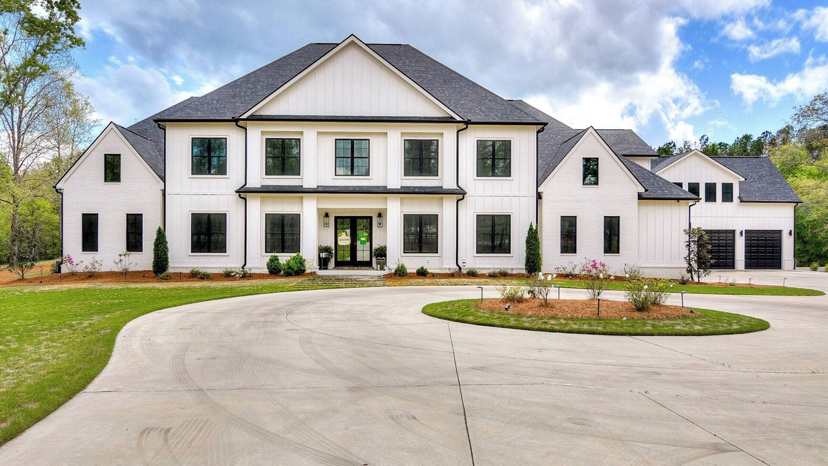 Appling House | 10 BR Executive Masters Retreat on Private, Secluded Lot. Tons of Amenities!