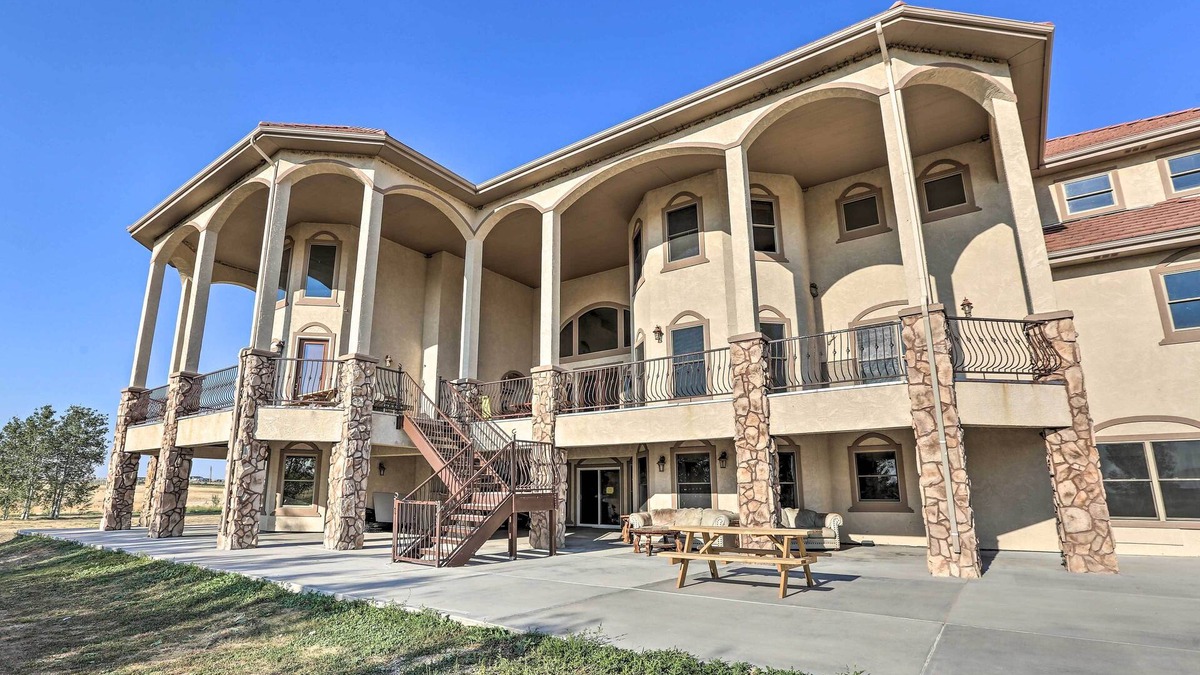 Hudson House | 10 Mi to Barr Lake State Park: Home w/Mtn Views