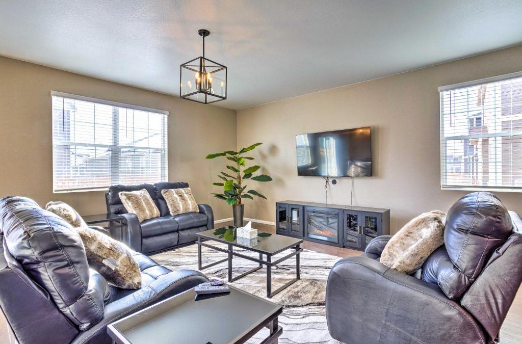 Aurora House | 10 Mi to DIA Spacious Aurora House with Yard!