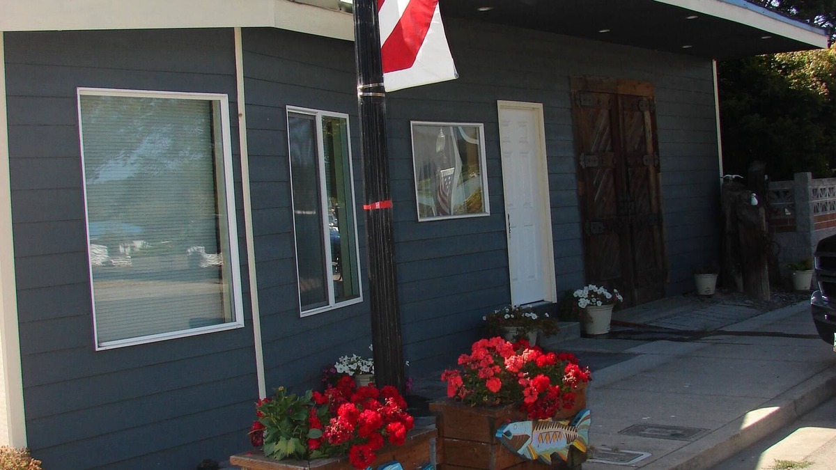 Lakeside House | 10 Mile Lake Home 4 bedroom 2 1/2 bath sleeps 10. Ride ATV;s to dunes from home