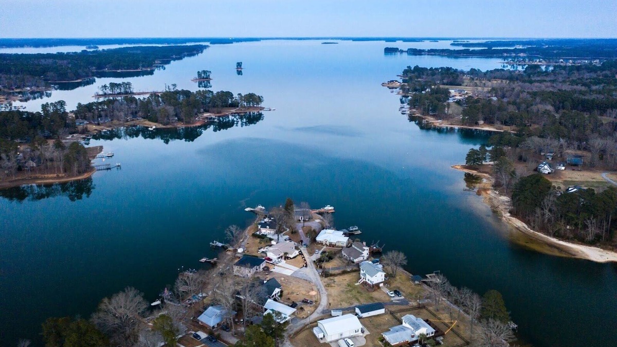Gilbert House | 10 Mile View on Lake Murray, SC, Putting Green, Hot Tub, Lake Edge Fire Pit