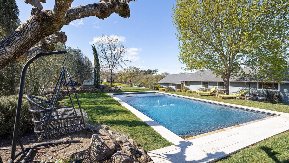 Windsor Other | 10 min to Healdsburg - Modern Farmhouse with Pool, Spa & Views
