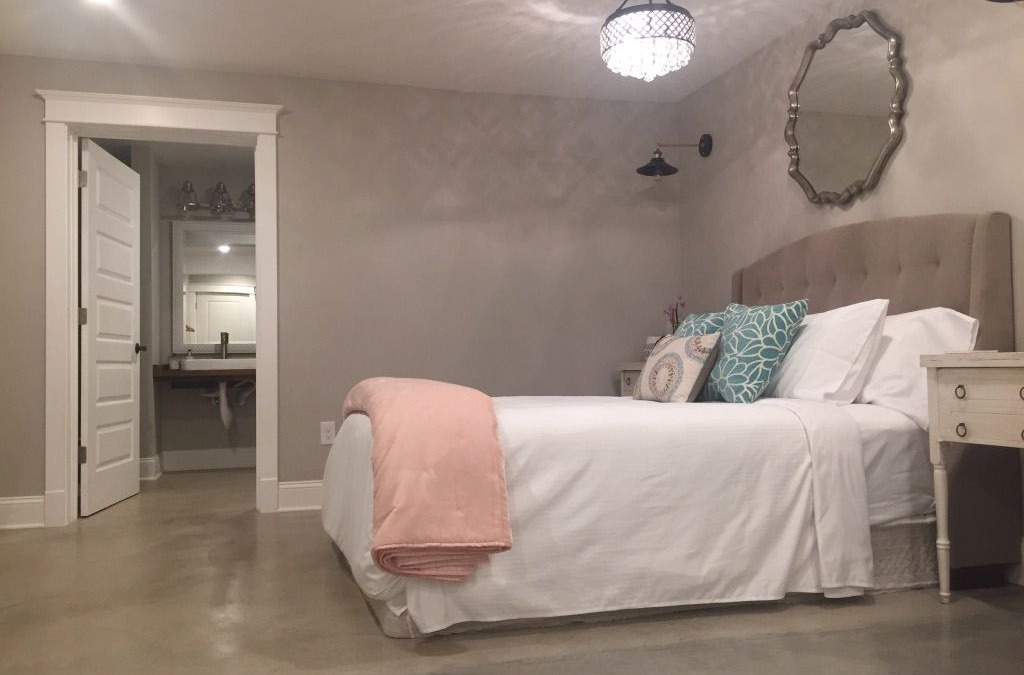 Napa Apartment | 10 min walk to downtown Napa. Studio apt. King bed 1 bath in Victorian home.