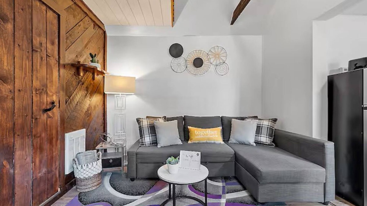 Laconia House | 10 Min Walk to Lake w/Private HOT TUB & patio!