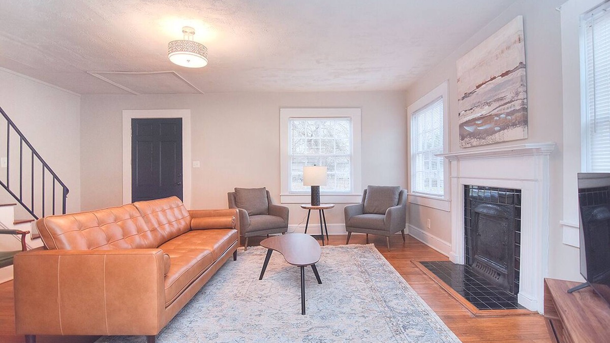 Shelby House | 10 min Walk to Uptown Shelby, Historic, parking!