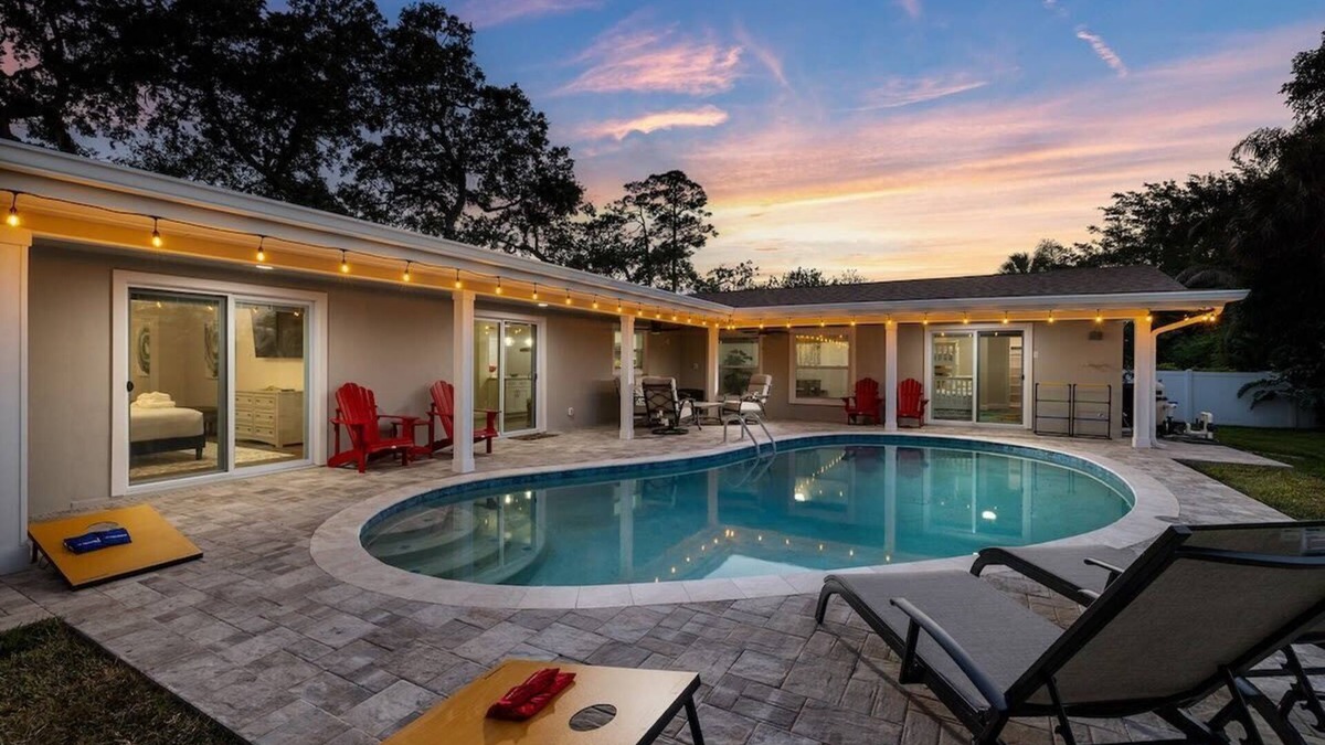 Harbor Bluffs House | 10 Mins to Beach-Heated Pool~Ping Pong+Pool Table