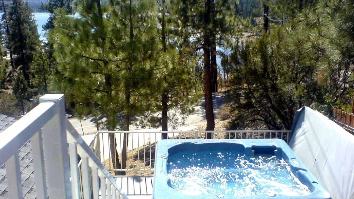 Fawnskin House | 10 mins to Slope ~ Luxury 180 Degrees Lake View