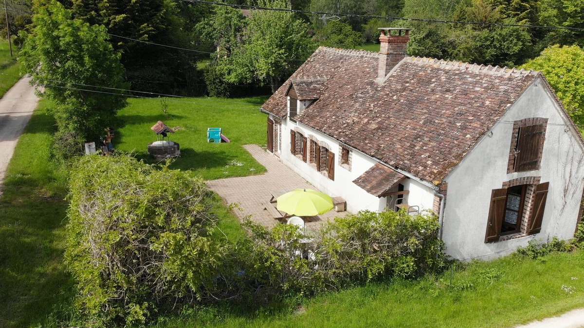 Saint-Fargeau House | 10 minutes from Guédelon, quiet house with large garden not overlooked