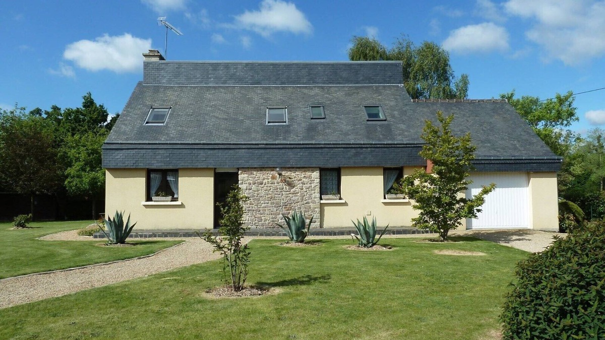 Pludual House | 10 minutes from the beach, country gîte for 2 to 12 people