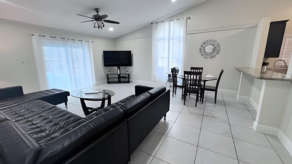 Indian Wells House | 10 Minutes to Disney! Pool Hom, Large Backyard