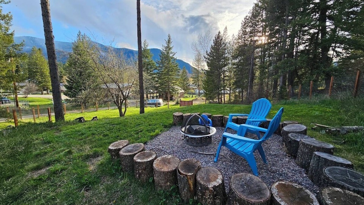 Martin City House | 10 minutes to Glacier! Family-friendly home with porch & swing