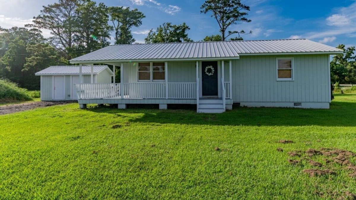Wanchese Cottage | 10 Minutes to Manteo and 10 minutes to the beaches of Nags Head!