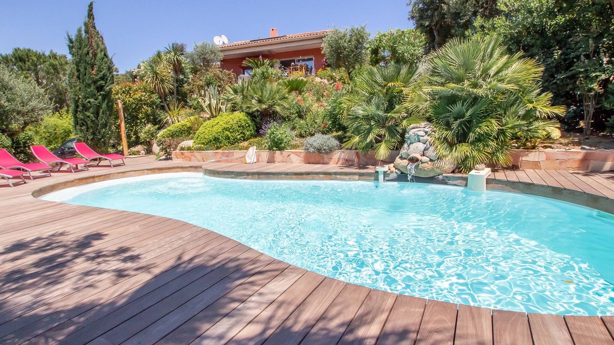 Cirendinu Villa | 10 minutes walk from the beach of Saint Cyprien, by trails.