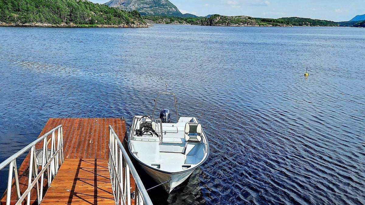 Bjugn House | 10 person holiday home in Vallersund