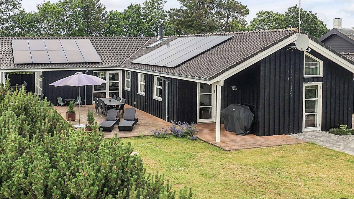 Haslevgarde House | 10 person holiday home in Hadsund