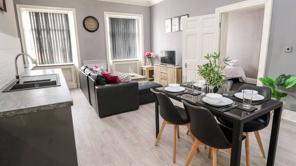 Wakefield Apartment | 10, ST JOHN'S NORTH APARTMENTS, romantic, with a garden in Wakefield
