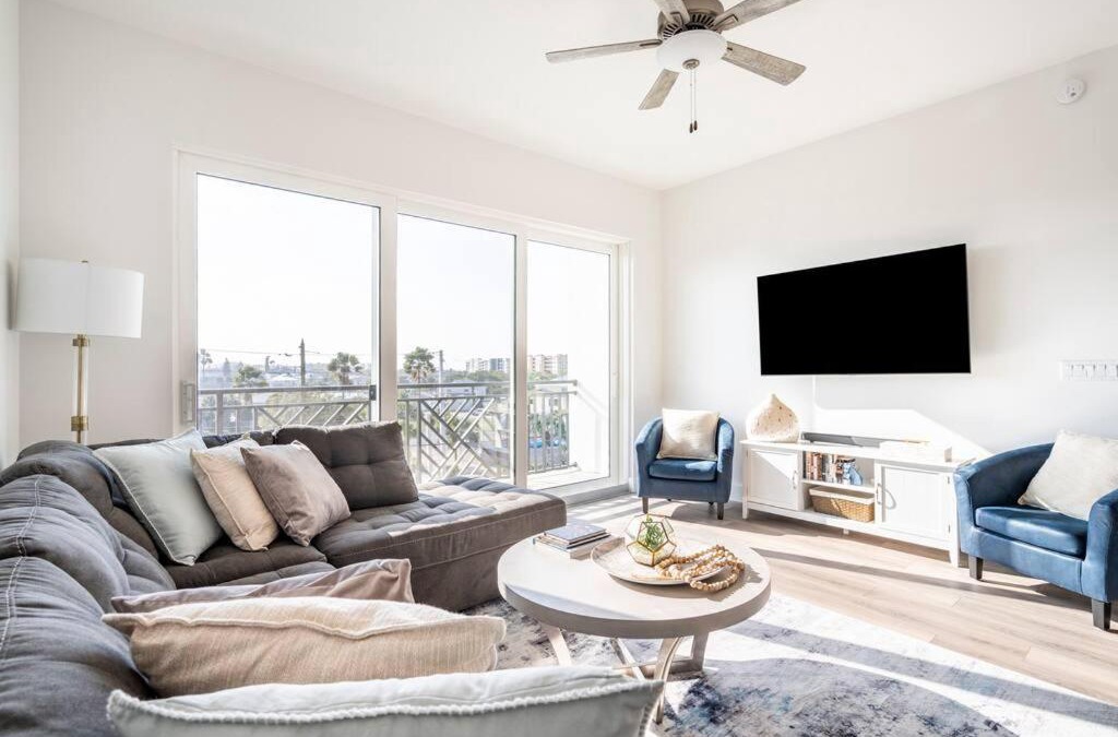 Madeira Beach Apartment | 10 Star Luxury Beach Condo-Anchor Oasis