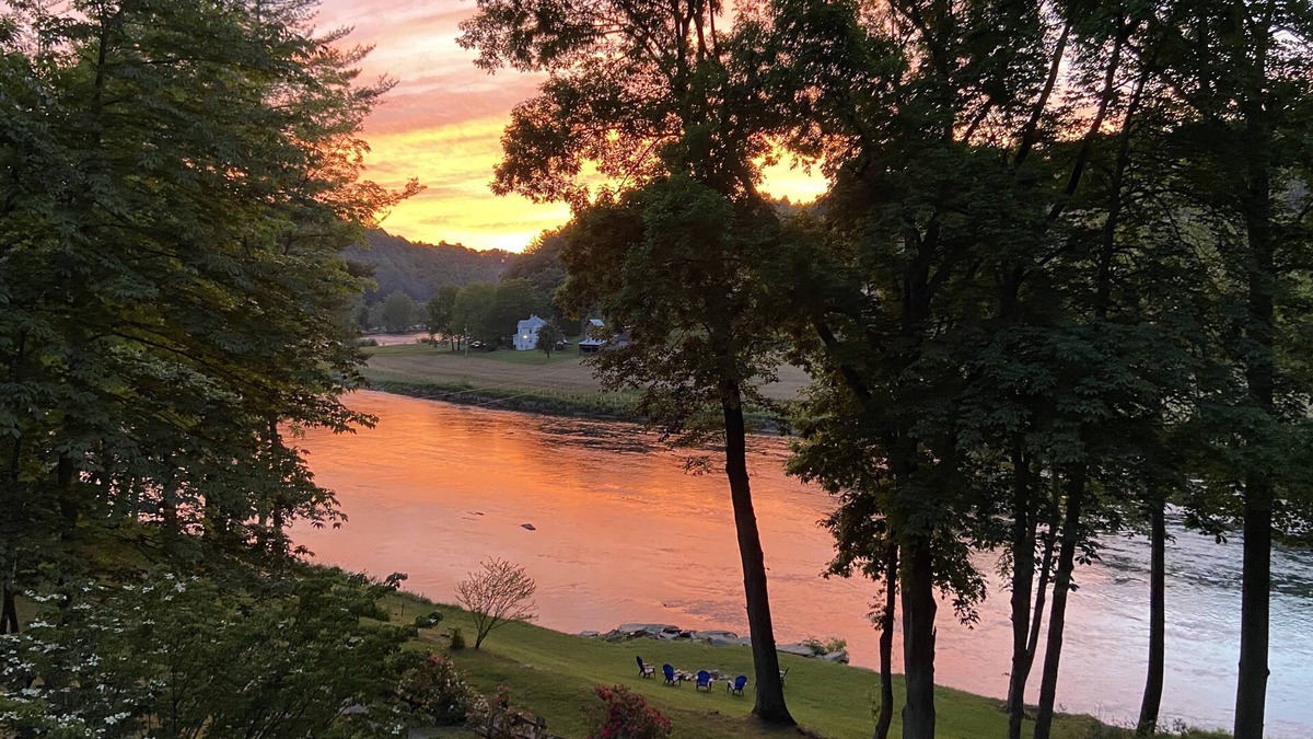 Sparta House | 10 Star River Front Retreat - Water Sports, Hiking, Campfires by the River