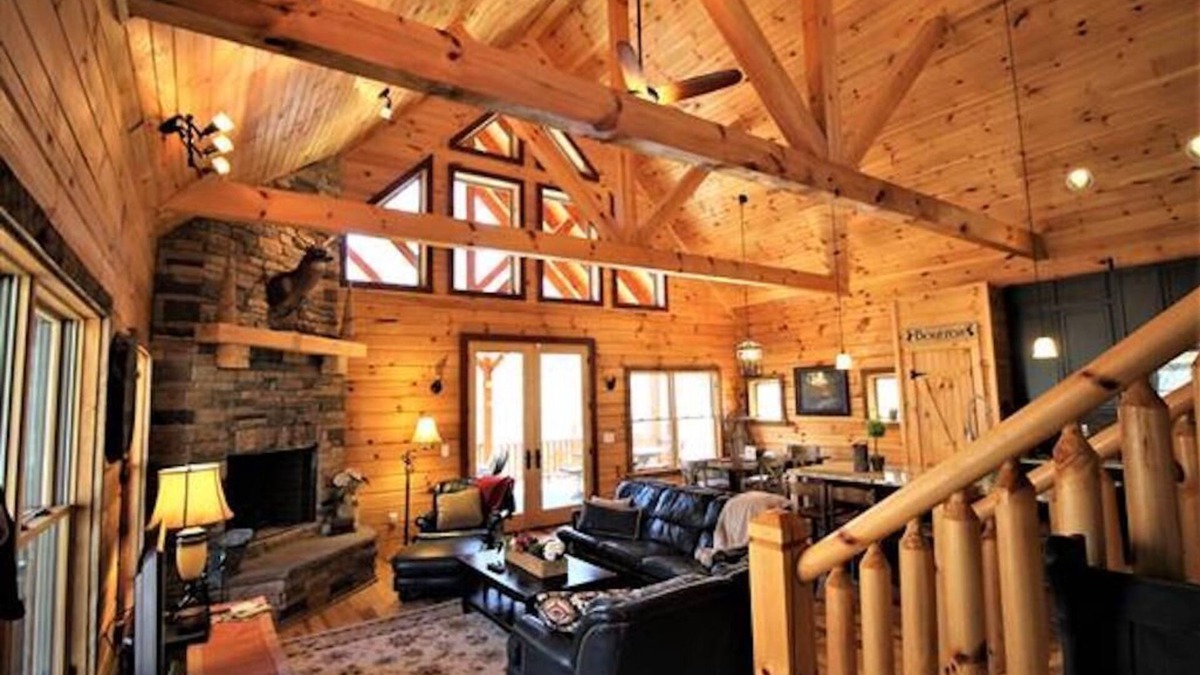 Franklin Cabin | 100 acres Nature lover’s PARADISE. hilly hiking trails & creeks. Upscale Cabin!