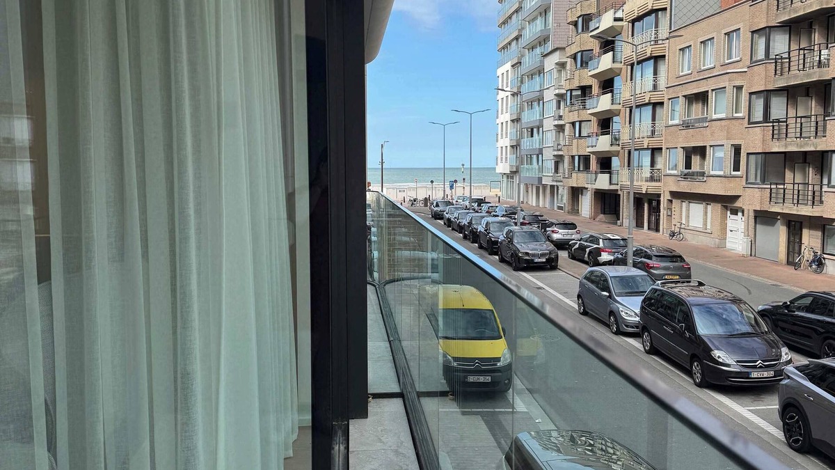 Knokke House | 100 meter Beachfront Bliss: Balcony & Sea Views
