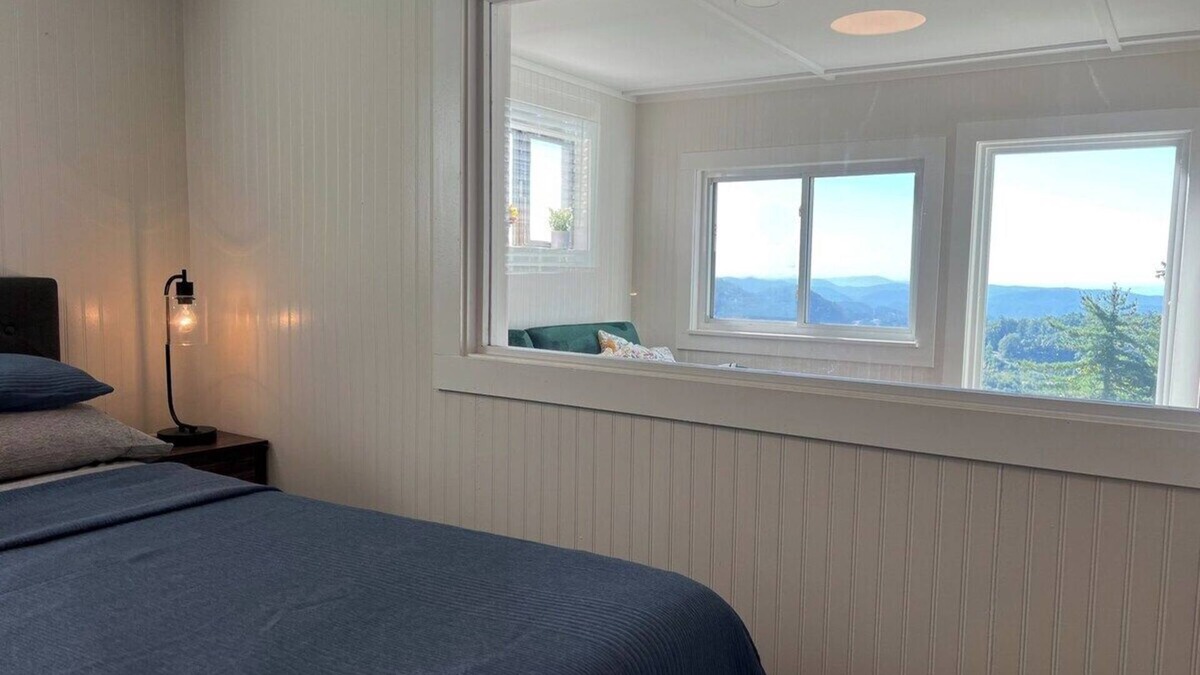 Apple Ridge Apartment | 100 Mile Views & 2½ mi to BR!