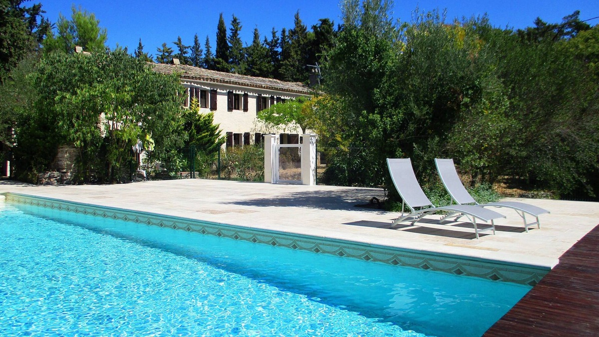 Uzes Apartment | 100% quiet in Uzès! Swimming-pool 12X8m, 60m²+private terrace, big garden, WIFI