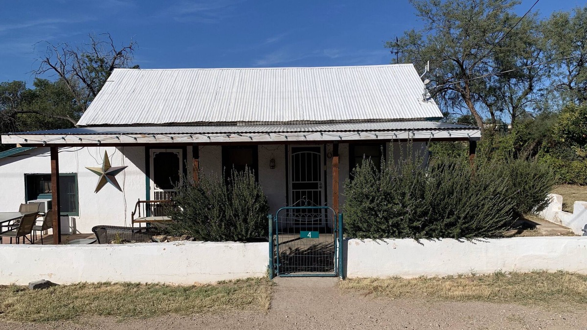Tombstone House | 100-year-old Tombstone Pueblo