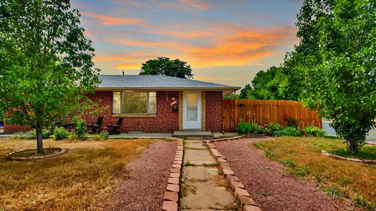 Lakewood House | $1000 Rebate if You Buy A Home in Denver!