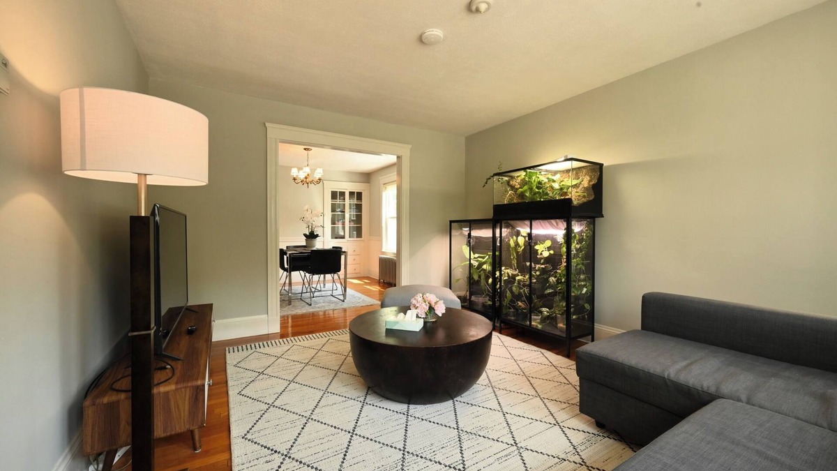 Cambridge House | 1000ft² 2BR with Free Parking, King Bed, WFH Setup, Near Harvard, MIT, & Tufts