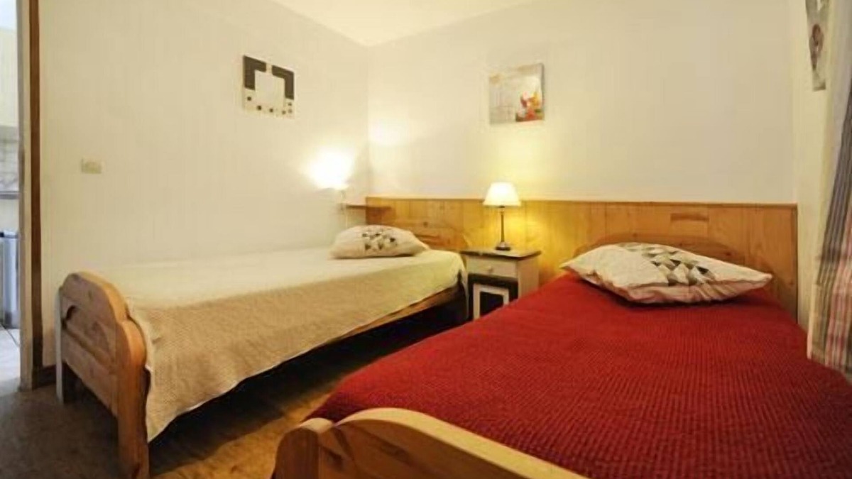 Le Bettaix Apartment | 100m from ski slopes, 1st floor, sauna, balcony, parking, tv, ski locker, 60m², Les Menuires