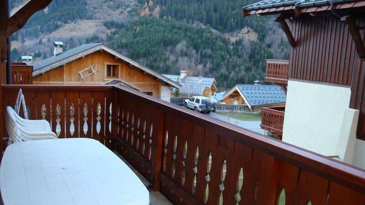 Pralognan-la-Vanoise Apartment | 100m from ski slopes, 1st floor, balcony, parking, tv, ski locker, 35m², Pralognan-la-Vanoise