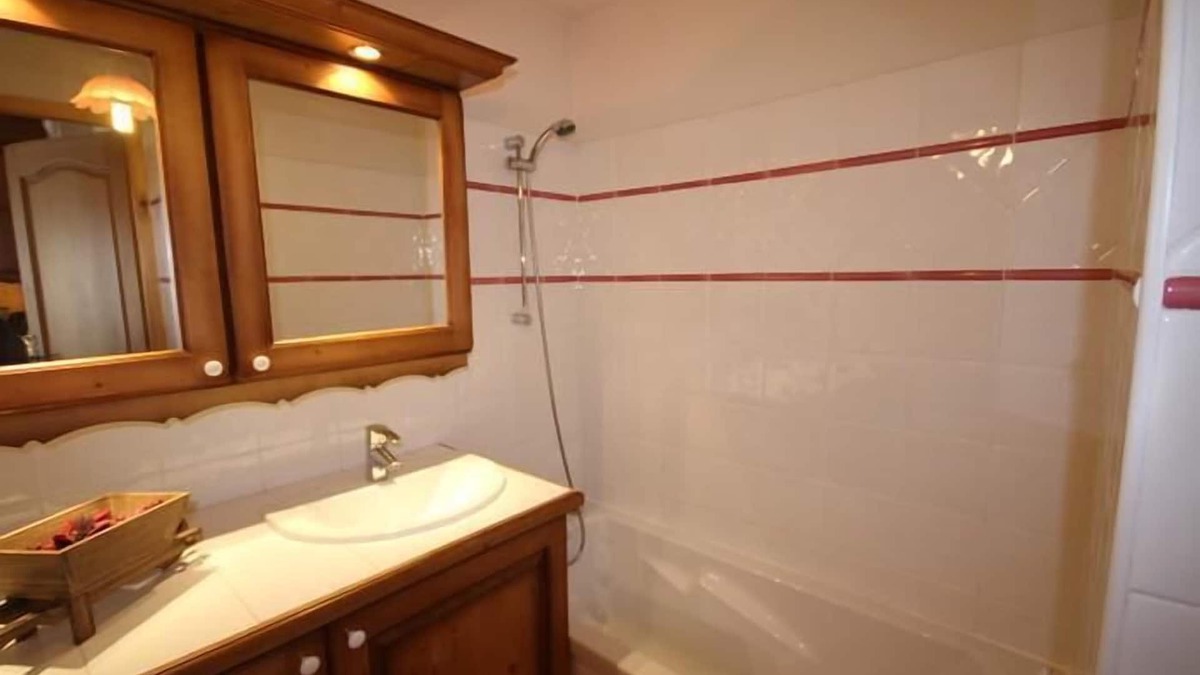 Bisanne 1500 Apartment | 100m from ski slopes, Ground floor, balcony, parking, tv, ski locker, 45m², Les Saisies