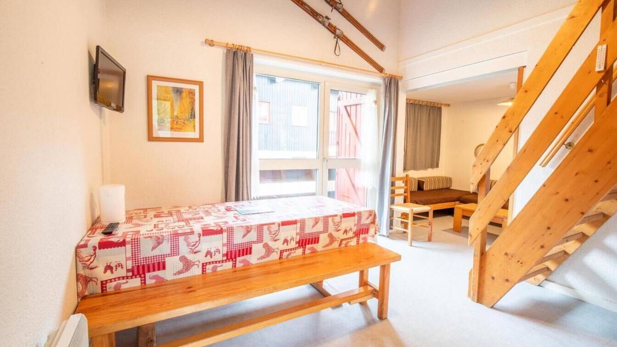 Villarodin-Bourget Apartment | 100m from ski slopes, 1st floor, balcony, parking, tv, ski locker, 47m², La Norma