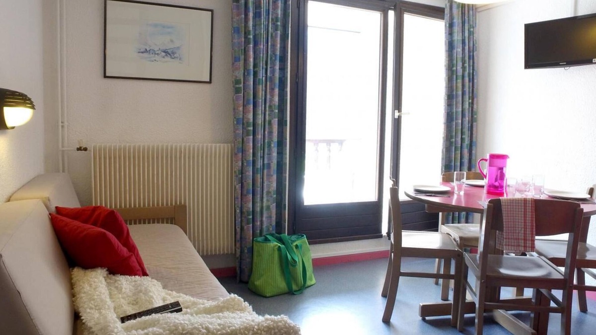 Ceillac Apartment | 100m from ski slopes, balcony, parking, tv, ski locker, 52m², Ceillac en Queyras