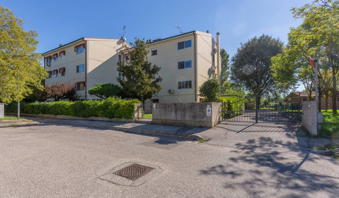 Pontelagoscuro Apartment | 106 m² Apartment ∙ 3 bedrooms ∙ 7 guests