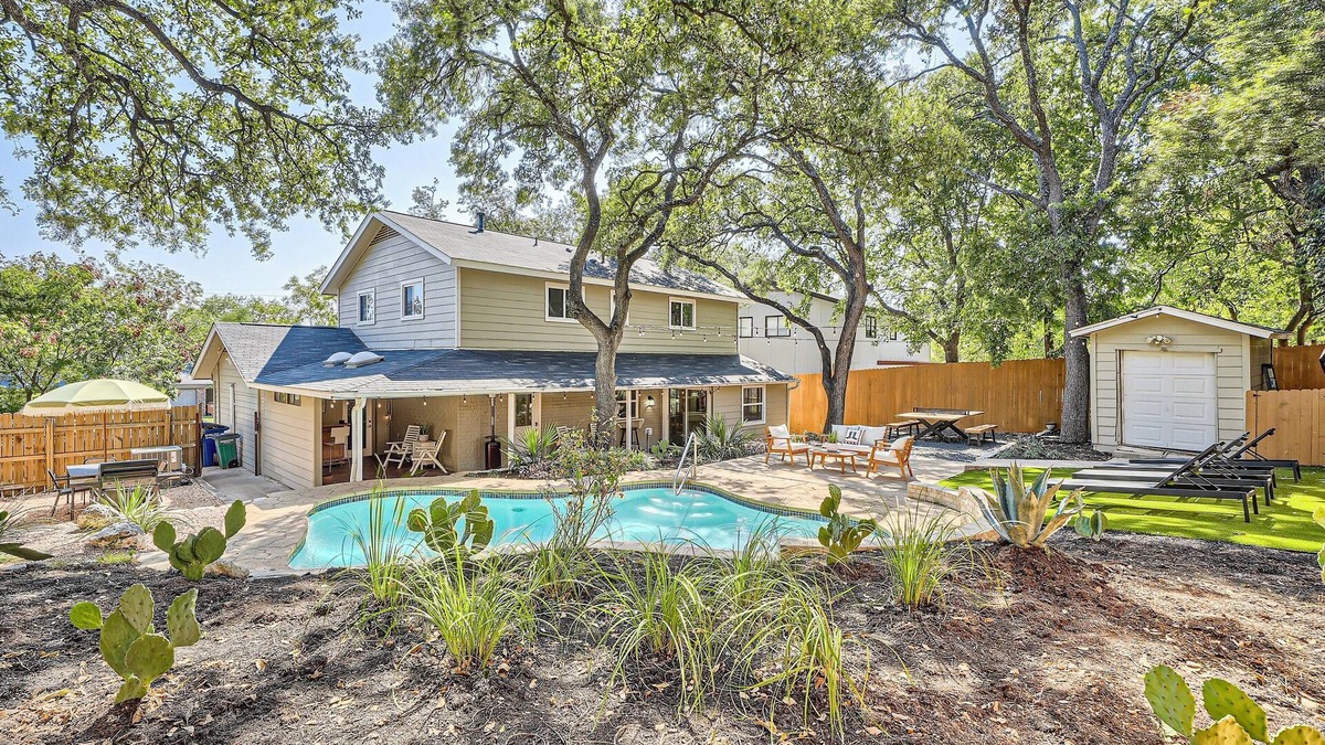 Sweetbriar House | 10BD Western Luxe Oasis w/Pool, Huge Backyard, PingPong, Grill, 10 Min to DT