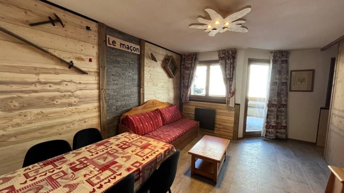 Val Cenis Apartment | 10m from ski slopes, terrace, parking, tv, ski locker, 40m², Val Cenis
