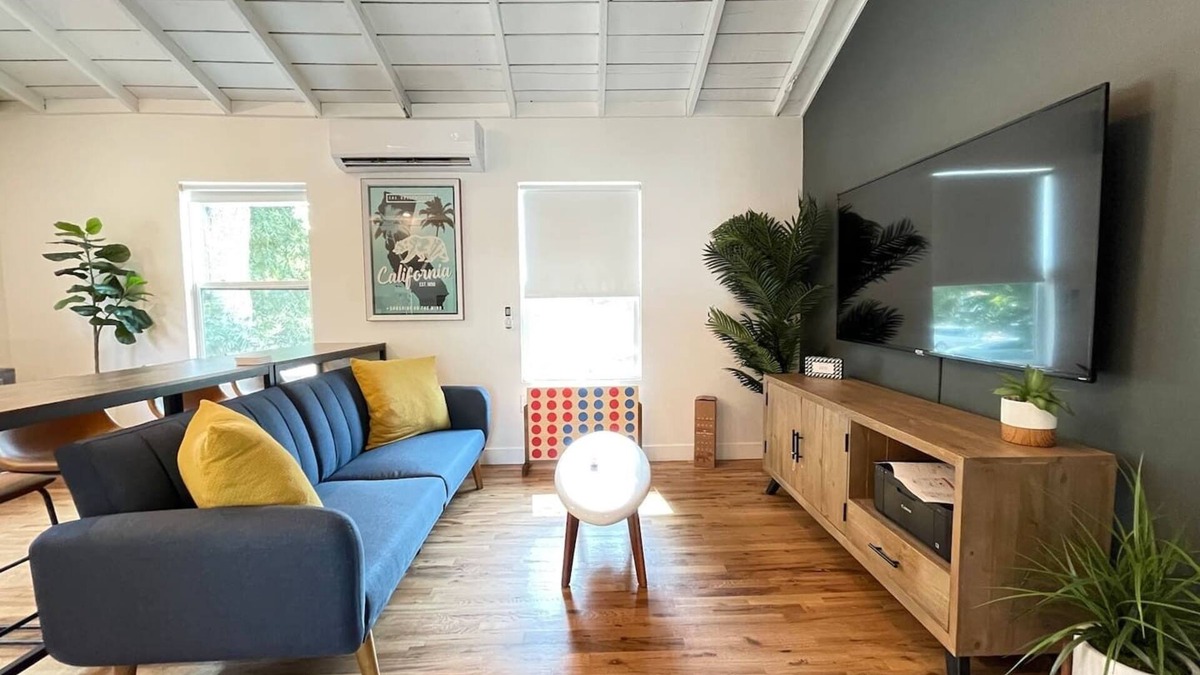 Santa Ana Apartment | ☀10min→Airport☀65"Smart Tv☀Self Check-In☀5min→DTSA☀W/D